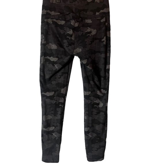 Cabi Camo Side-Seam ATC Pocket Leggings Stretch Black Grey 3931 Size Small - Picture 2 of 9